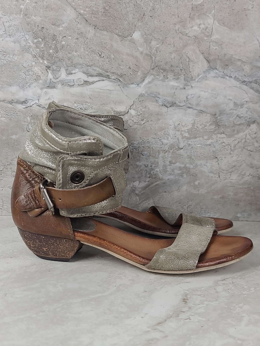 Miz Mooz CALI Distressed Metallic Silver Leather Ankle Wrap Strap Sandals 39 - Picture 5 of 16